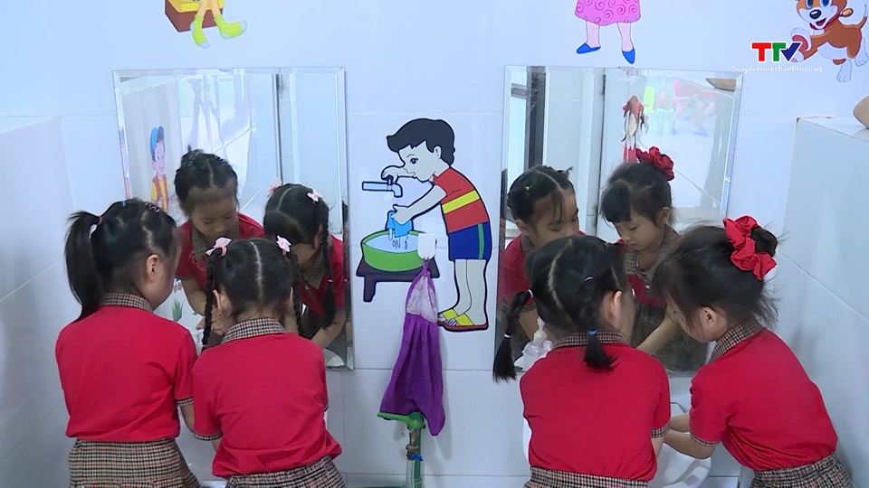 Không để dịch sởi bùng phát trong trường học- Ảnh 2. Không để dịch sởi bùng phát trong trường học- Ảnh 2.