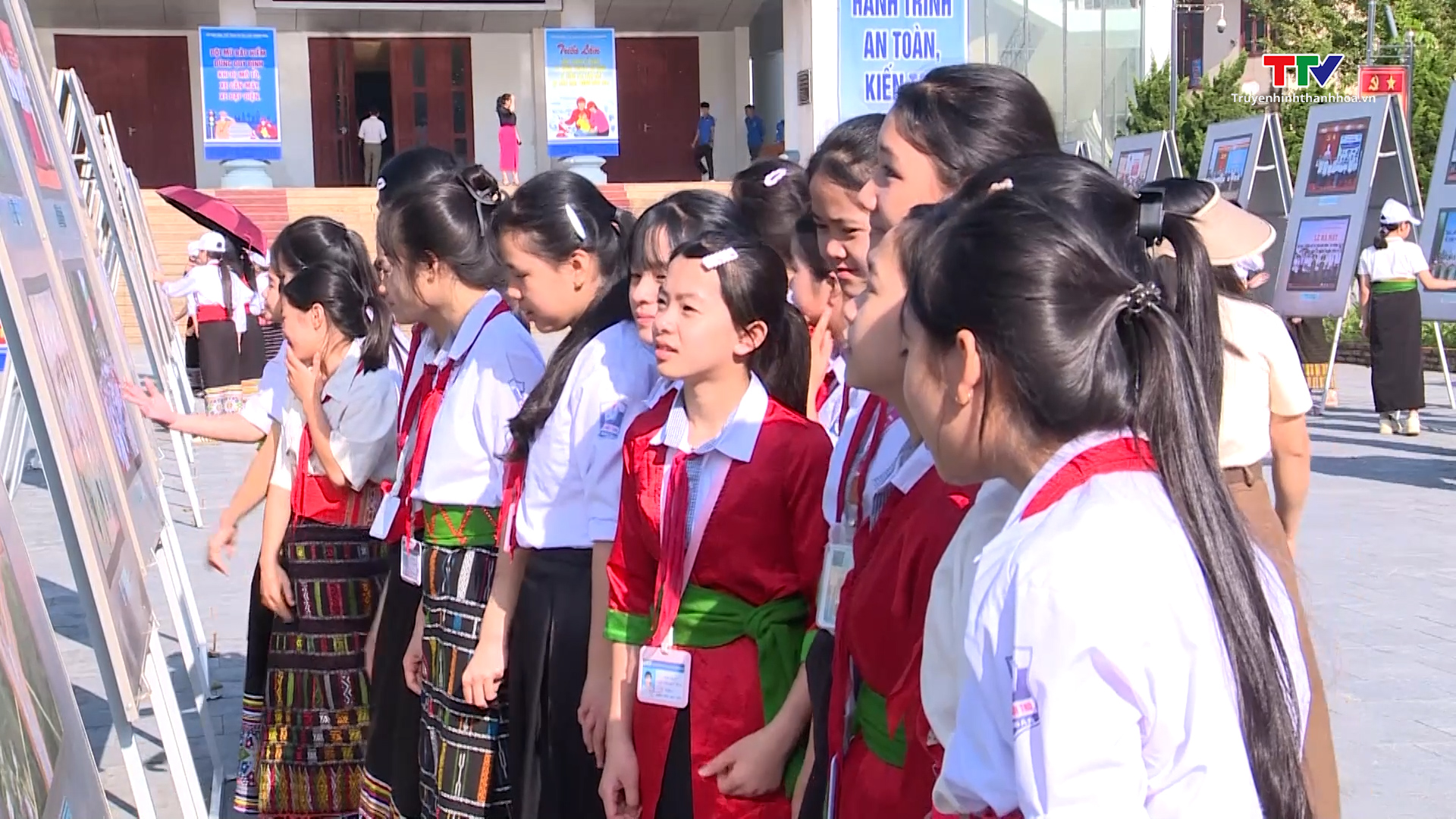 Lan tỏa văn hóa giao thông qua triển lãm tranh ảnh- Ảnh 3. Lan tỏa văn hóa giao thông qua triển lãm tranh ảnh- Ảnh 3.