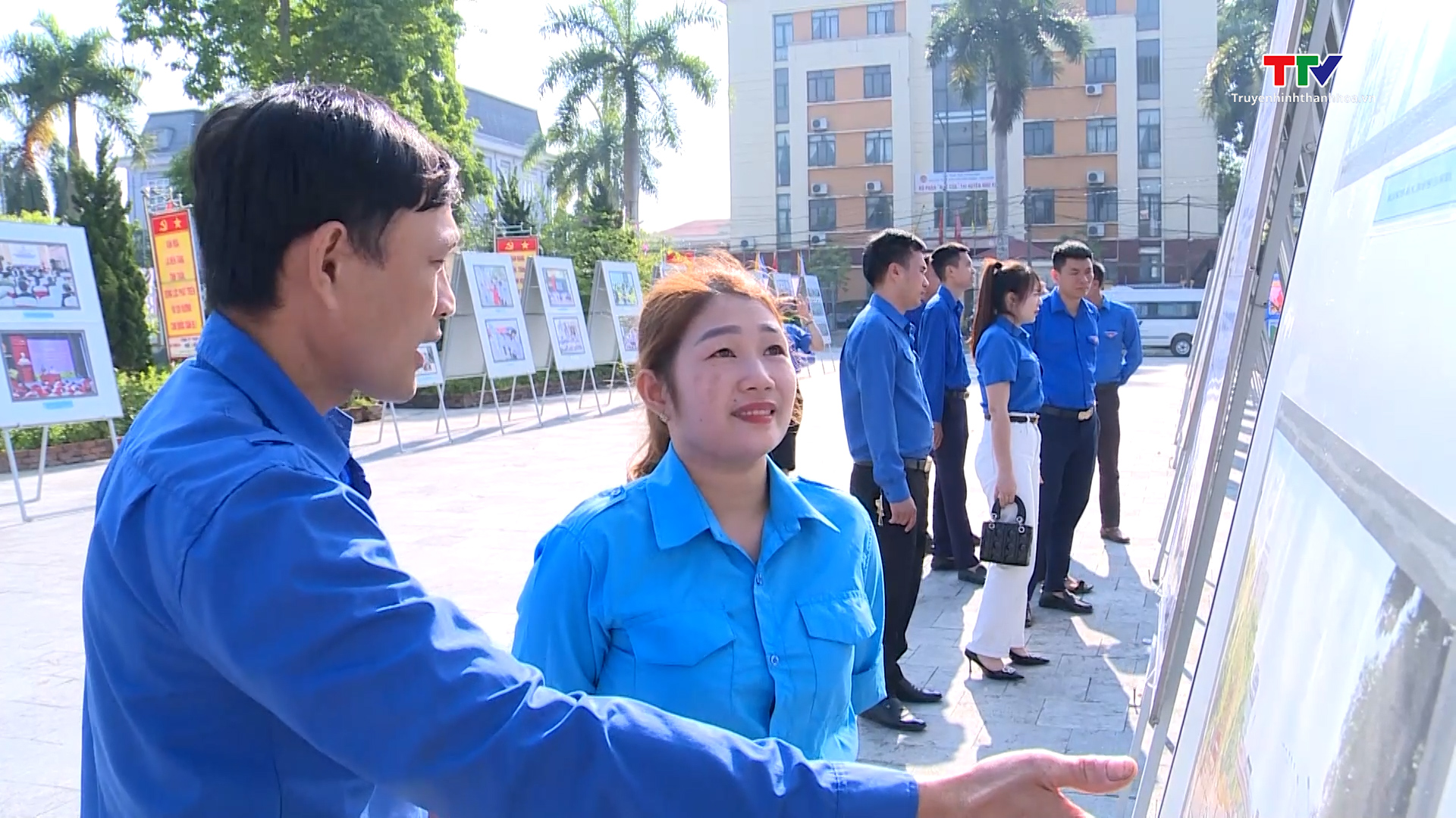 Lan tỏa văn hóa giao thông qua triển lãm tranh ảnh- Ảnh 1. Lan tỏa văn hóa giao thông qua triển lãm tranh ảnh- Ảnh 1.