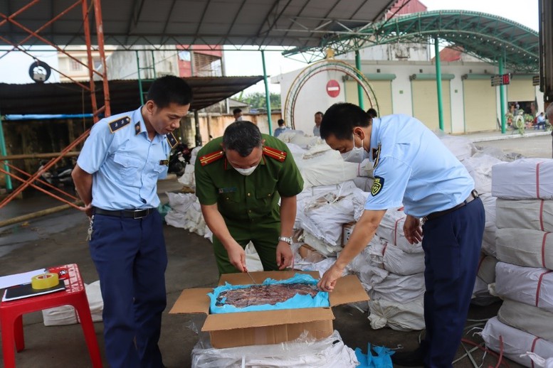 Mở đợt cao điểm ngăn chặn, đẩy lùi buôn lậu, gian lận thương mại từ 15/5 đến 15/6/2025- Ảnh 1. Mở đợt cao điểm ngăn chặn, đẩy lùi buôn lậu, gian lận thương mại từ 15/5 đến 15/6/2025- Ảnh 1.