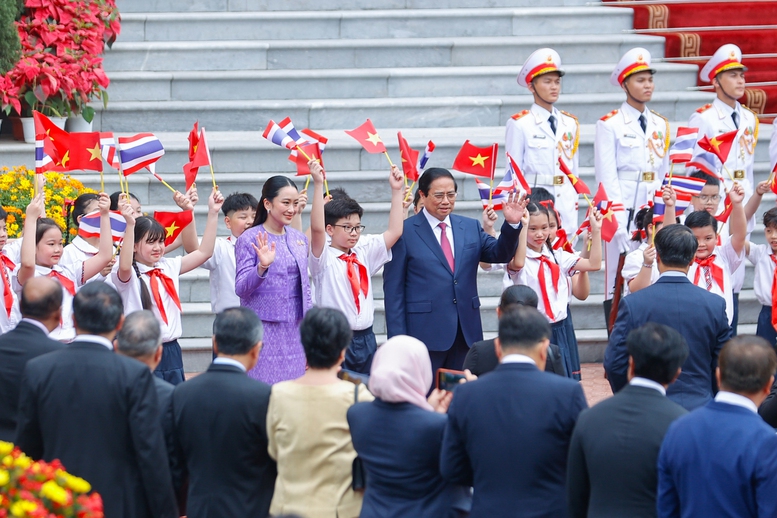 Thủ tướng Phạm Minh Chính chủ trì lễ đón chính thức Thủ tướng Thái Lan thăm Việt Nam- Ảnh 5. Thủ tướng Phạm Minh Chính chủ trì lễ đón chính thức Thủ tướng Thái Lan thăm Việt Nam- Ảnh 5.