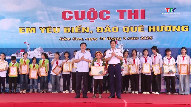 Sôi nổi cuộc thi "Em yêu biển, đảo quê hương" tại thành phố Sầm Sơn- Ảnh 1. Sôi nổi cuộc thi "Em yêu biển, đảo quê hương" tại thành phố Sầm Sơn- Ảnh 1.