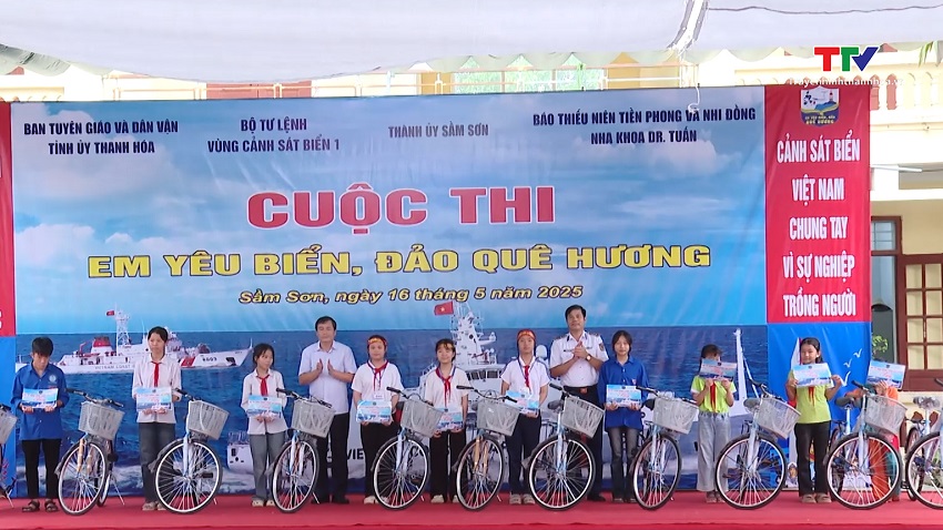 Sôi nổi cuộc thi "Em yêu biển, đảo quê hương" tại thành phố Sầm Sơn- Ảnh 2. Sôi nổi cuộc thi "Em yêu biển, đảo quê hương" tại thành phố Sầm Sơn- Ảnh 2.