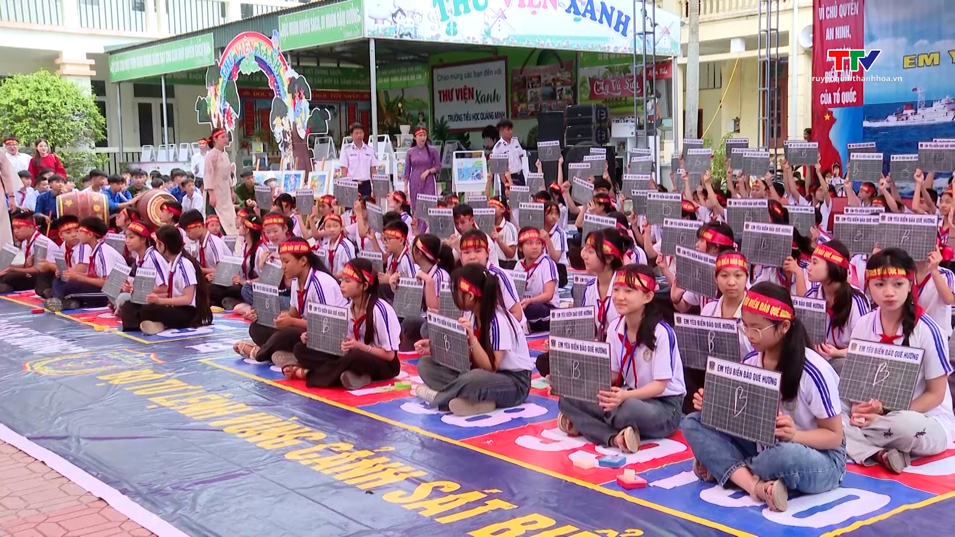 Sôi nổi cuộc thi " Em yêu biển, đảo quê hương " tại thành phố Sầm Sơn- Ảnh 1. Sôi nổi cuộc thi " Em yêu biển, đảo quê hương " tại thành phố Sầm Sơn- Ảnh 1.