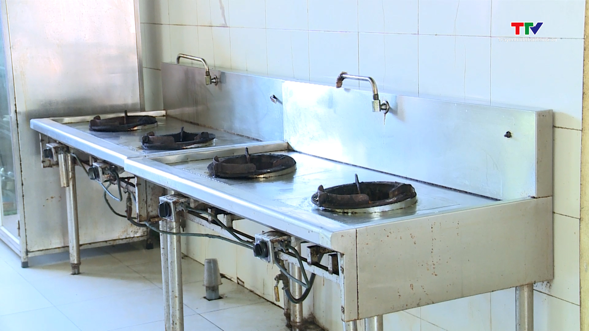 2 bếp ăn bệnh viện tạm dừng hoạt động do vi phạm quy định an toàn thực phẩm
- Ảnh 1. 2 bếp ăn bệnh viện tạm dừng hoạt động do vi phạm quy định an toàn thực phẩm
- Ảnh 1.