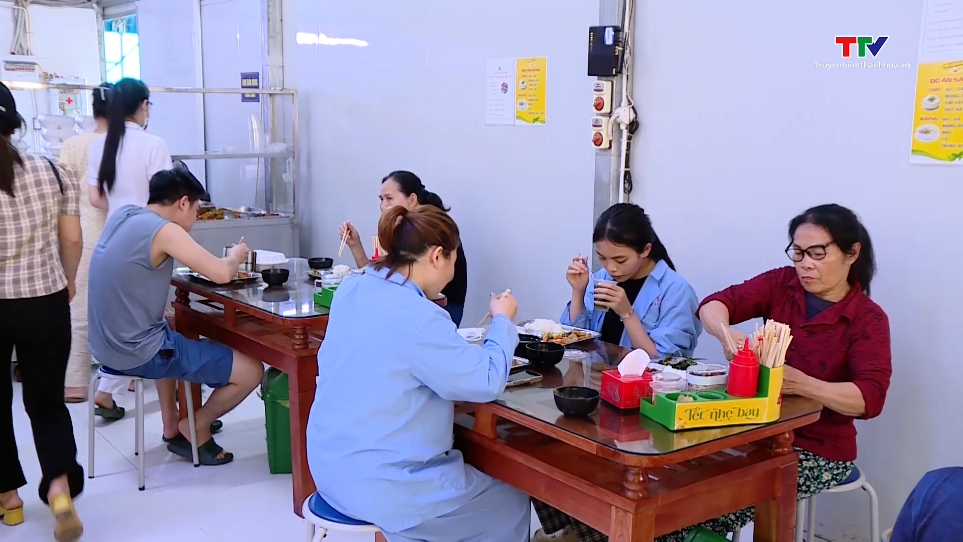 2 bếp ăn bệnh viện tạm dừng hoạt động do vi phạm quy định an toàn thực phẩm
- Ảnh 3. 2 bếp ăn bệnh viện tạm dừng hoạt động do vi phạm quy định an toàn thực phẩm
- Ảnh 3.