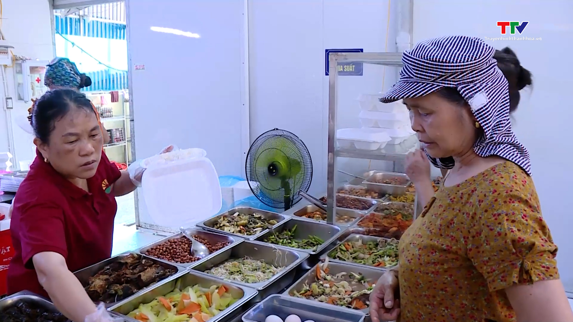 2 bếp ăn bệnh viện tạm dừng hoạt động do vi phạm quy định an toàn thực phẩm
- Ảnh 5. 2 bếp ăn bệnh viện tạm dừng hoạt động do vi phạm quy định an toàn thực phẩm
- Ảnh 5.