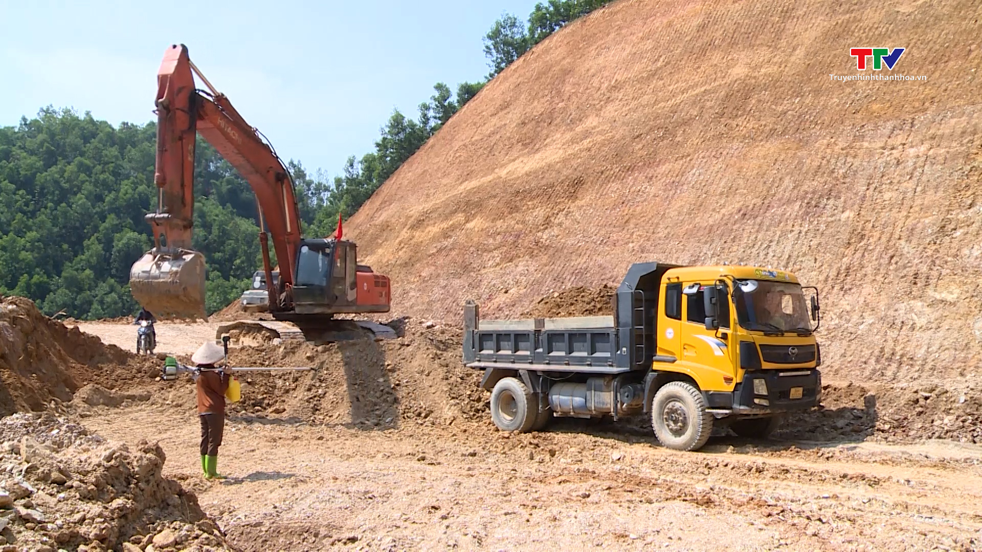 Thanh Hóa tăng tốc giải ngân vốn đầu tư công- Ảnh 2. Thanh Hóa tăng tốc giải ngân vốn đầu tư công- Ảnh 2.