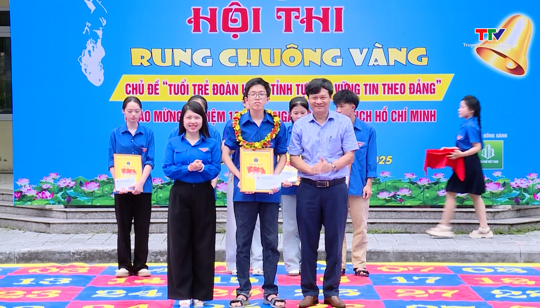 Hội thi Rung chuông vàng: “Tuổi trẻ Đoàn UBND tỉnh tự hào, vững tin theo cờ Đảng”- Ảnh 1. Hội thi Rung chuông vàng: “Tuổi trẻ Đoàn UBND tỉnh tự hào, vững tin theo cờ Đảng”- Ảnh 1.