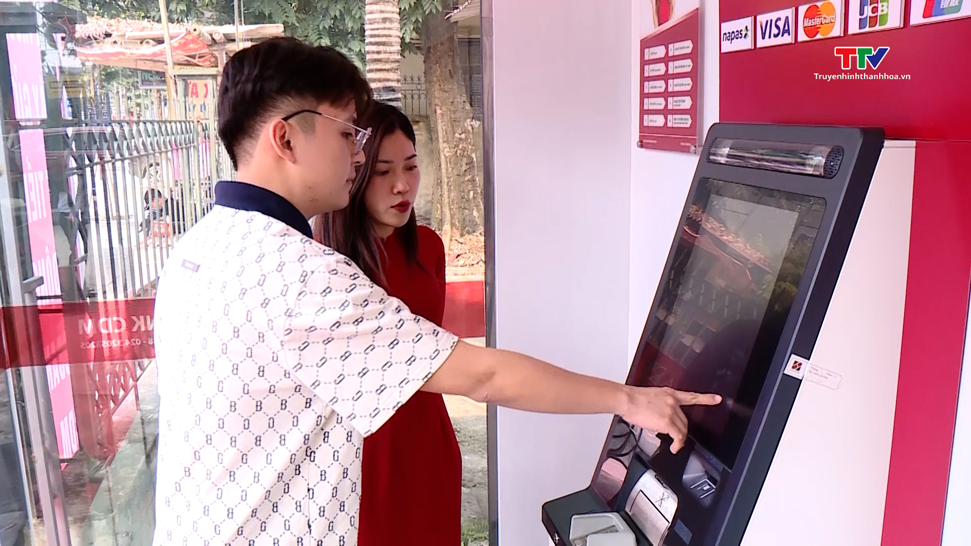 Phát triển hình thức thanh toán không dùng tiền mặt - Ảnh 2. Phát triển hình thức thanh toán không dùng tiền mặt - Ảnh 2.