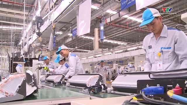 ADB: kinh tế Việt Nam duy trì triển vọng tăng trưởng ổn định- Ảnh 1. ADB: kinh tế Việt Nam duy trì triển vọng tăng trưởng ổn định- Ảnh 1.