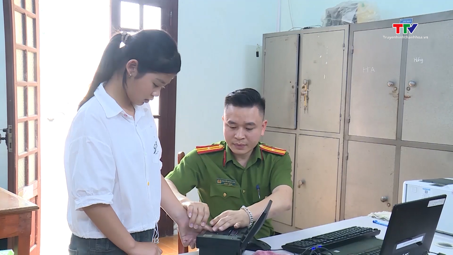 Công an Thanh Hóa cấp căn cước và tài khoản định danh điện tử trong dịp nghỉ lễ- Ảnh 1. Công an Thanh Hóa cấp căn cước và tài khoản định danh điện tử trong dịp nghỉ lễ- Ảnh 1.