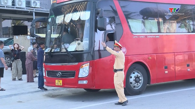 Không để ùn tắc giao thông tại các điểm du lịch suốt dịp nghỉ lễ- Ảnh 1. Không để ùn tắc giao thông tại các điểm du lịch suốt dịp nghỉ lễ- Ảnh 1.