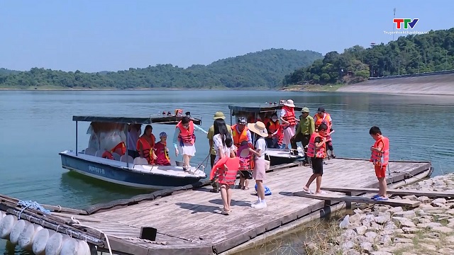 Không để ùn tắc giao thông tại các điểm du lịch suốt dịp nghỉ lễ- Ảnh 2. Không để ùn tắc giao thông tại các điểm du lịch suốt dịp nghỉ lễ- Ảnh 2.