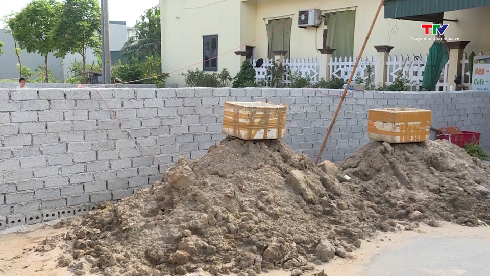 Xử lý dứt điểm việc người dân xây tường rào chắn ngang đường tại thị trấn Nga Sơn- Ảnh 3. Xử lý dứt điểm việc người dân xây tường rào chắn ngang đường tại thị trấn Nga Sơn- Ảnh 3.