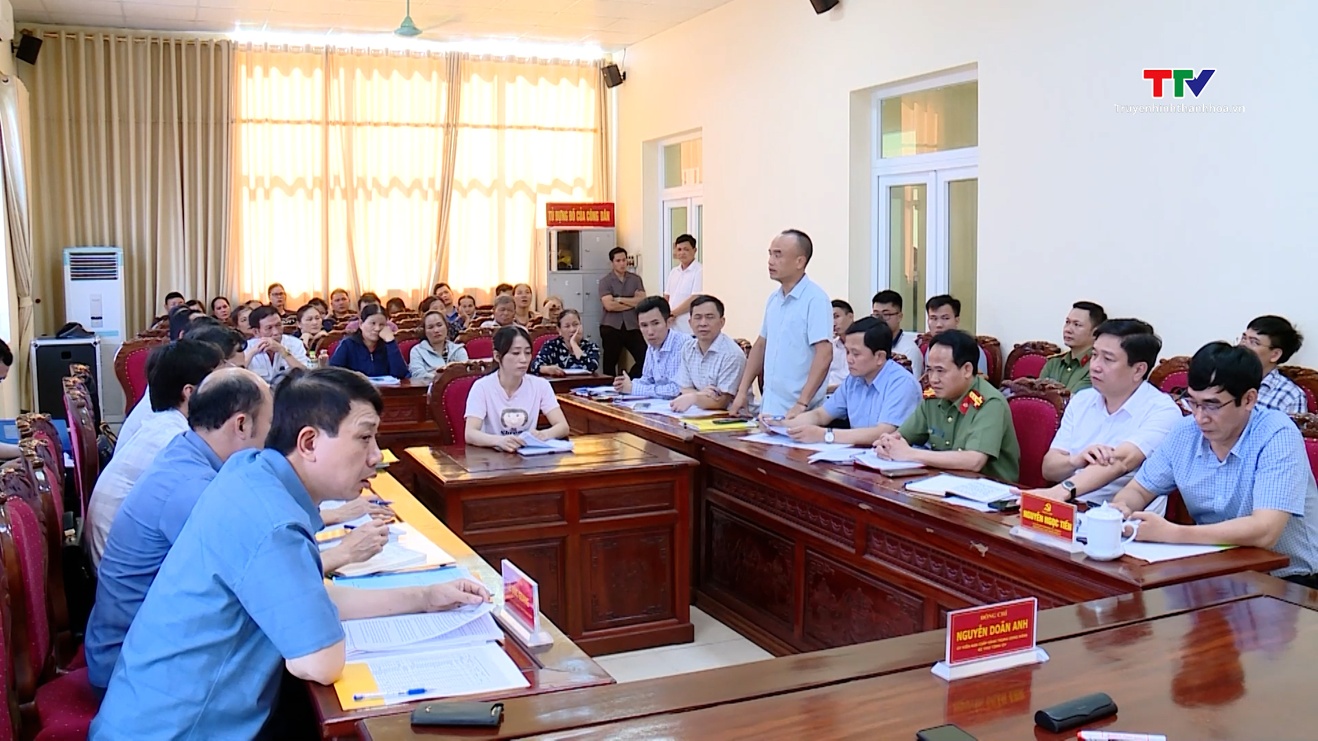 Bí thư Tỉnh ủy Nguyễn Doãn Anh tiếp xúc, đối thoại với các hộ dân phố Trung Kỳ, thành phố Sầm Sơn- Ảnh 1. Bí thư Tỉnh ủy Nguyễn Doãn Anh tiếp xúc, đối thoại với các hộ dân phố Trung Kỳ, thành phố Sầm Sơn- Ảnh 1.