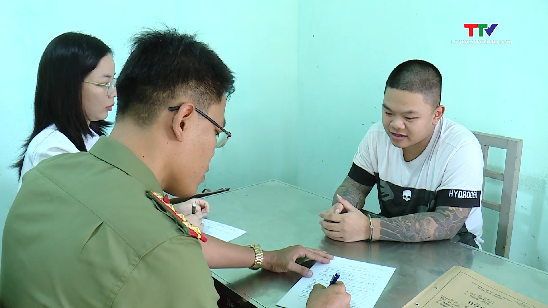 Xử lý nghiêm hành vi tổ chức cho người khác trốn đi nước ngoài trái phép- Ảnh 1. Xử lý nghiêm hành vi tổ chức cho người khác trốn đi nước ngoài trái phép- Ảnh 1.