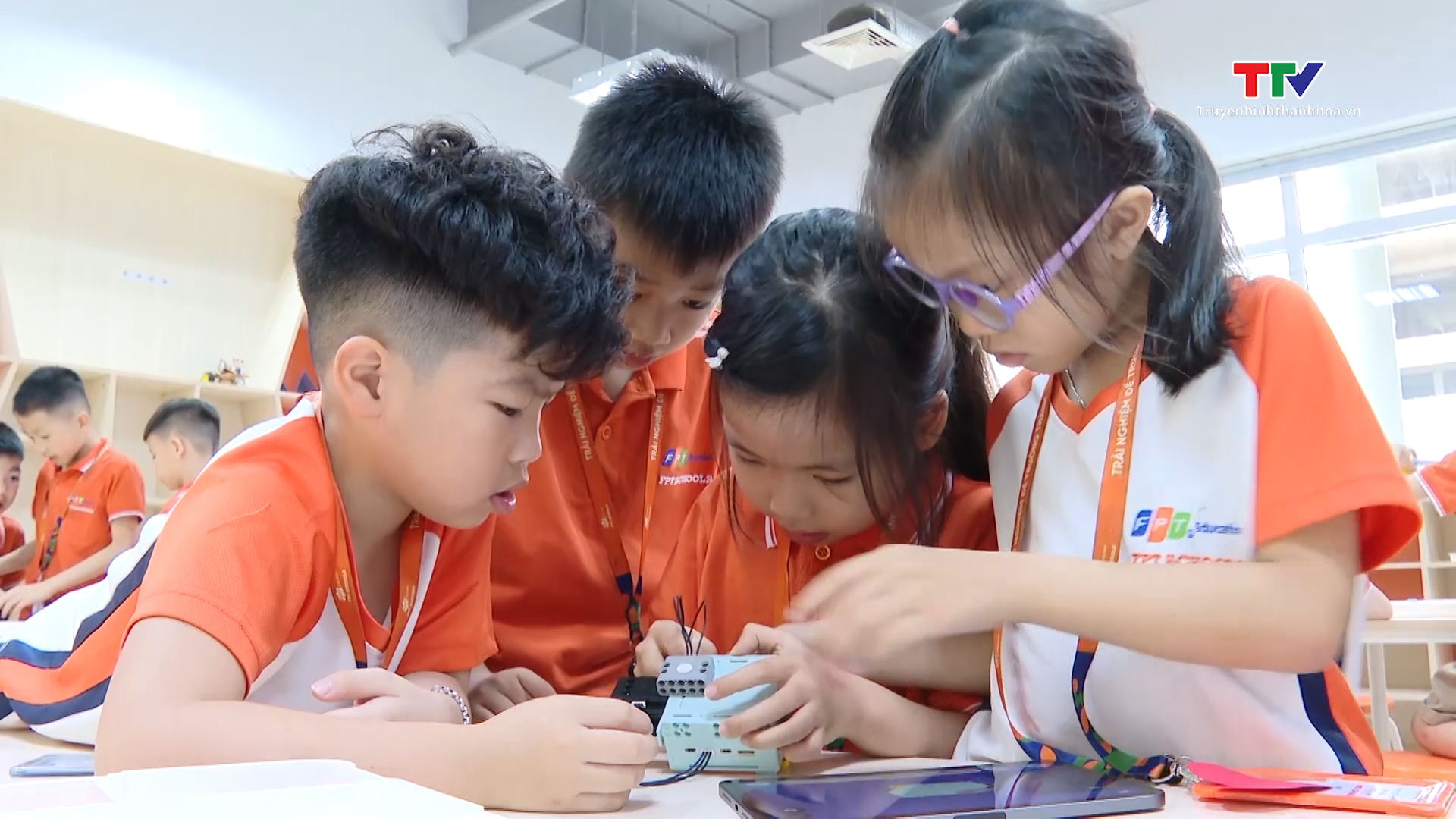 Giúp học sinh tự tin bước vào kỷ nguyên số- Ảnh 1. Giúp học sinh tự tin bước vào kỷ nguyên số- Ảnh 1.