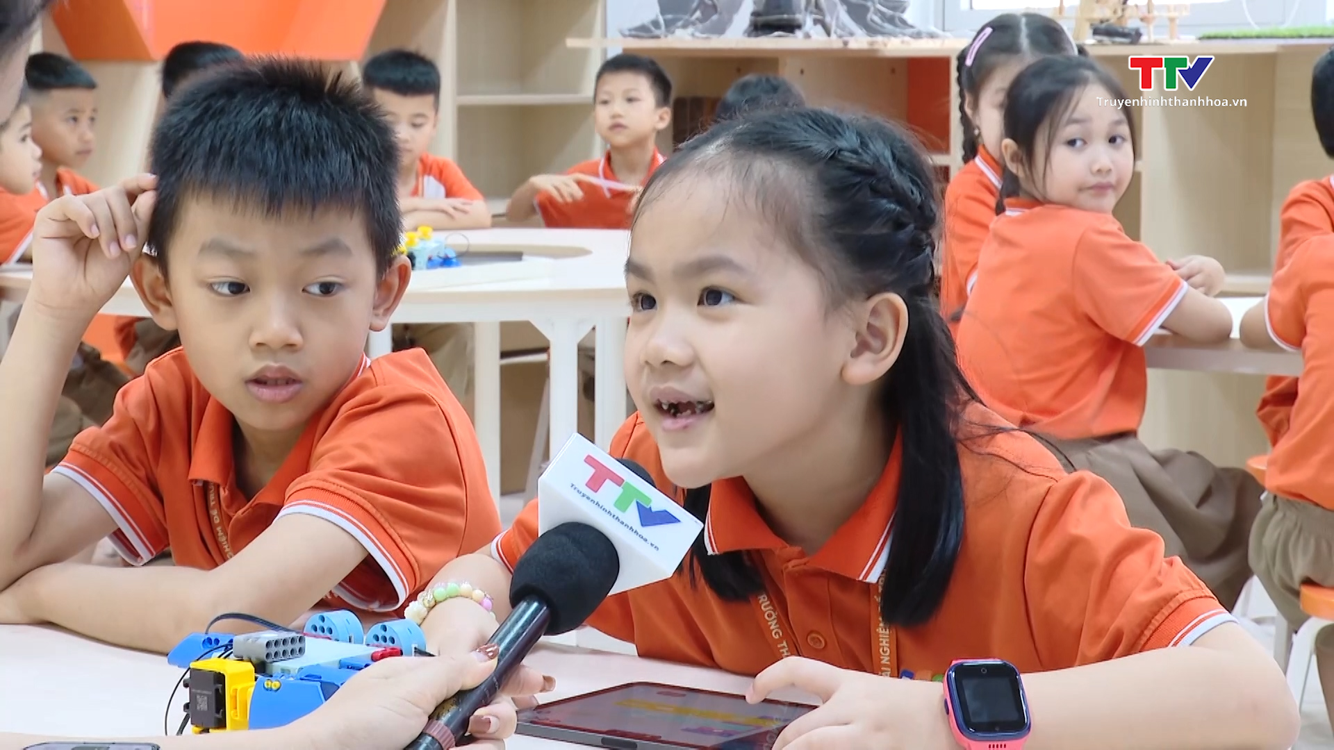 Giúp học sinh tự tin bước vào kỷ nguyên số- Ảnh 2. Giúp học sinh tự tin bước vào kỷ nguyên số- Ảnh 2.