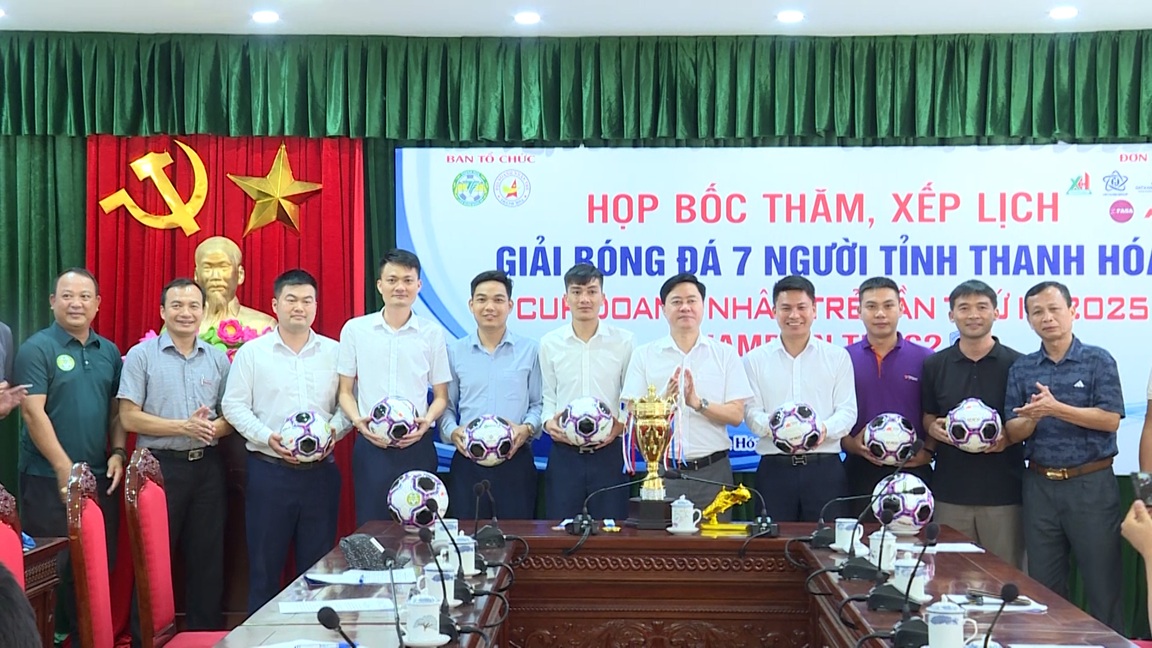 Khởi tranh Giải Bóng đá 7 người tỉnh Thanh Hoá - Cúp Doanh nhân trẻ lần thứ II - 2025 CHAMPION TH - S2- Ảnh 2. Khởi tranh Giải Bóng đá 7 người tỉnh Thanh Hoá - Cúp Doanh nhân trẻ lần thứ II - 2025 CHAMPION TH - S2- Ảnh 2.