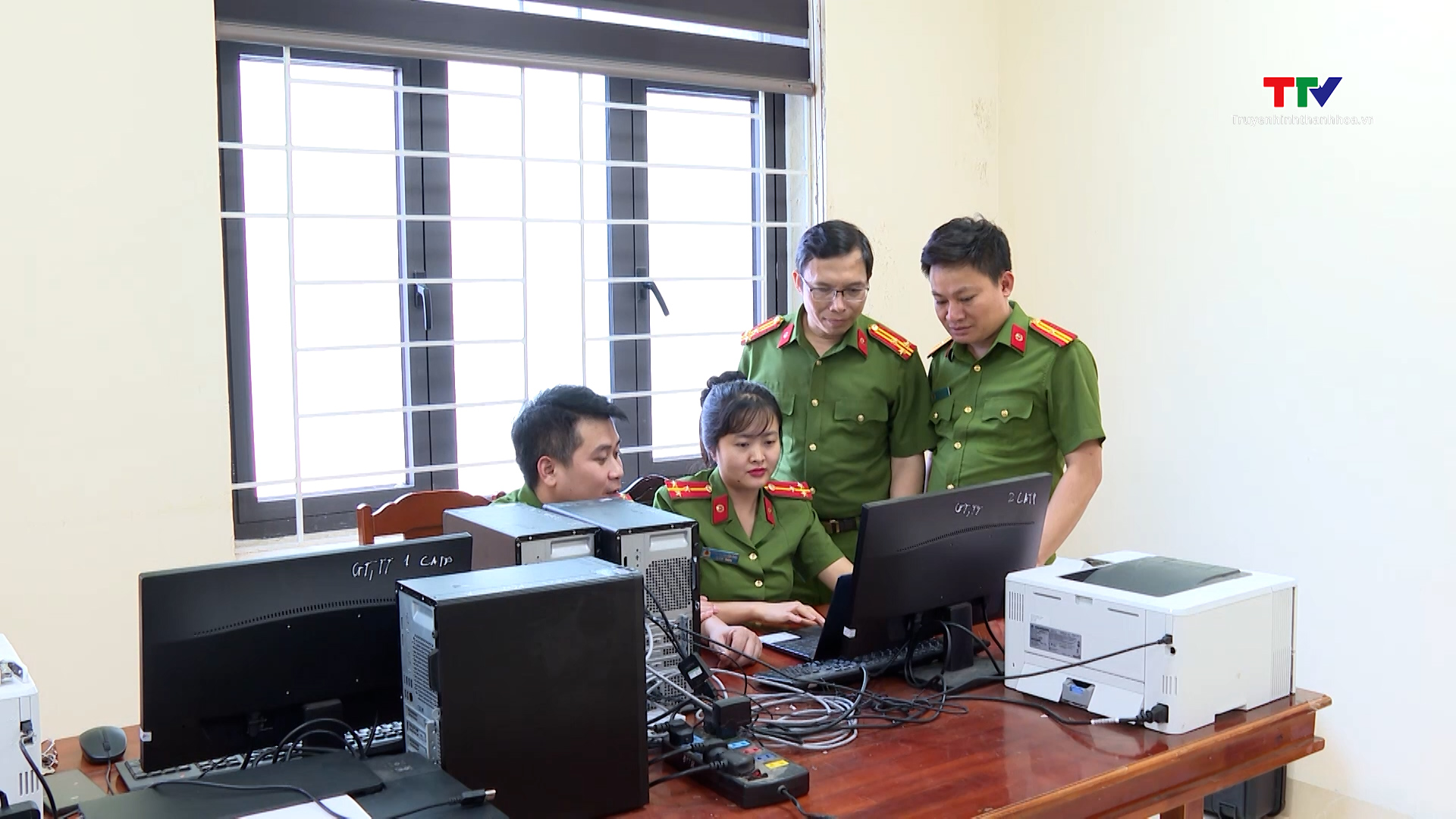 Triệt phá một cơ sở sản xuất, buôn bán số lượng lớn mỹ phẩm giả- Ảnh 1. Triệt phá một cơ sở sản xuất, buôn bán số lượng lớn mỹ phẩm giả- Ảnh 1.