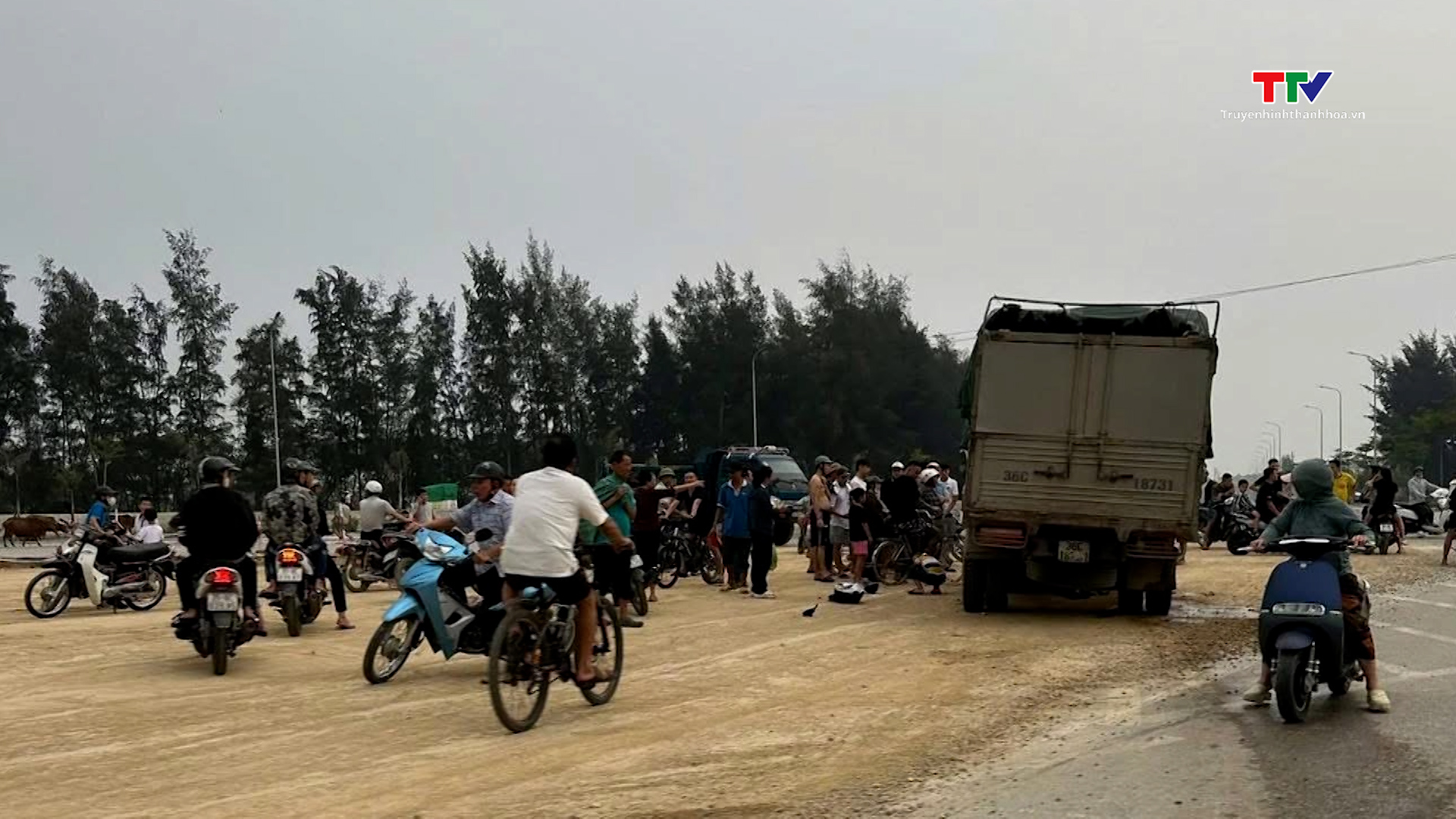 Trên 60% số vụ tai nạn giao thông xảy ra trên tuyến đường liên xã và nội thị- Ảnh 4. Trên 60% số vụ tai nạn giao thông xảy ra trên tuyến đường liên xã và nội thị- Ảnh 4.
