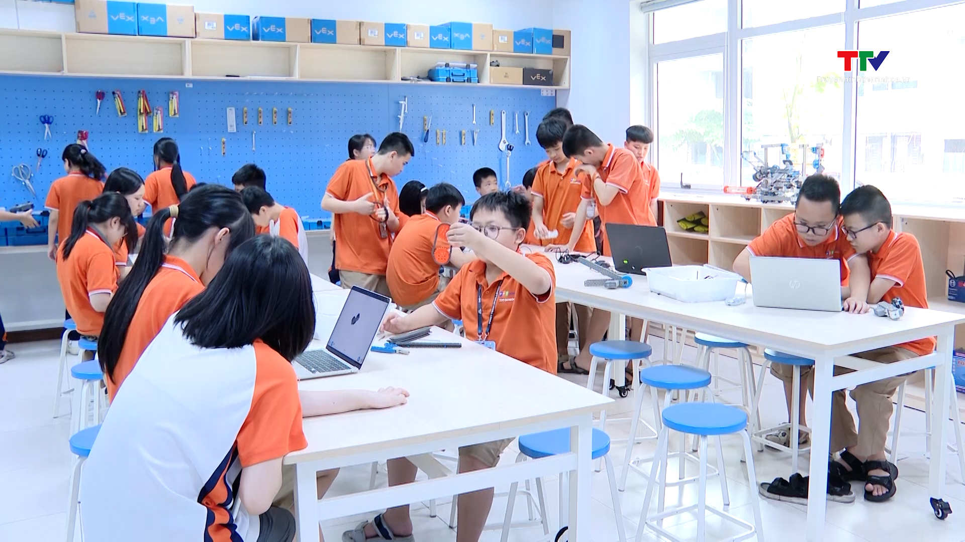 Trẻ em làm quen với công nghệ số - Nền tảng cho công dân số tương lai- Ảnh 1. Trẻ em làm quen với công nghệ số - Nền tảng cho công dân số tương lai- Ảnh 1.