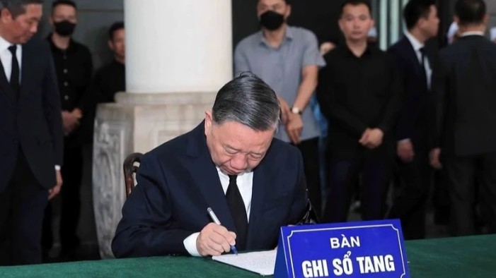 Lãnh đạo Đảng, Nhà nước ghi sổ tang tiếc thương nguyên Chủ tịch nước Trần Đức Lương- Ảnh 1. Lãnh đạo Đảng, Nhà nước ghi sổ tang tiếc thương nguyên Chủ tịch nước Trần Đức Lương- Ảnh 1.