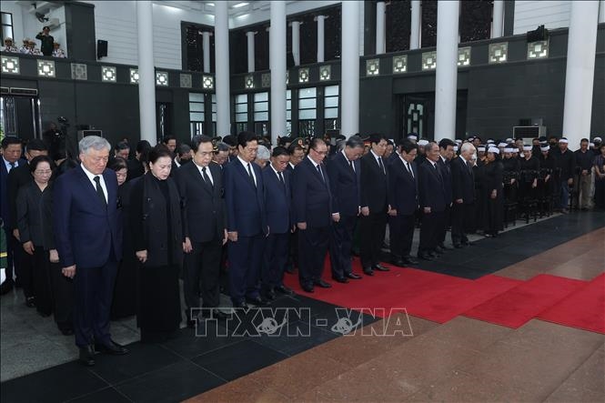 Tổ chức trọng thể Lễ viếng nguyên Chủ tịch nước Trần Đức Lương- Ảnh 6. Tổ chức trọng thể Lễ viếng nguyên Chủ tịch nước Trần Đức Lương- Ảnh 6.