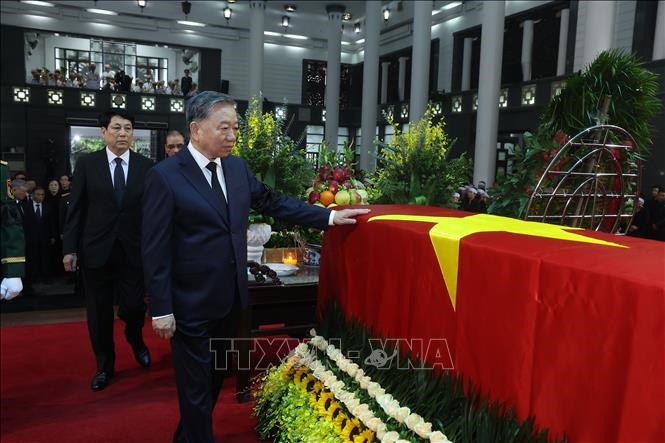 Tổ chức trọng thể Lễ viếng nguyên Chủ tịch nước Trần Đức Lương- Ảnh 7. Tổ chức trọng thể Lễ viếng nguyên Chủ tịch nước Trần Đức Lương- Ảnh 7.