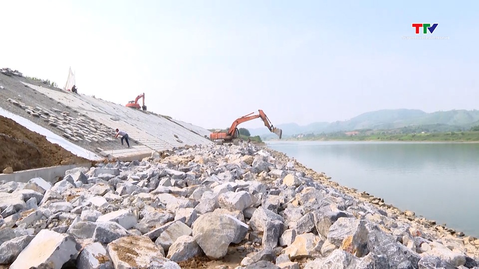 Huyện Cẩm Thủy hoàn thành các dự án kè sạt lở sông Mã đúng kế hoạch- Ảnh 1. Huyện Cẩm Thủy hoàn thành các dự án kè sạt lở sông Mã đúng kế hoạch- Ảnh 1.