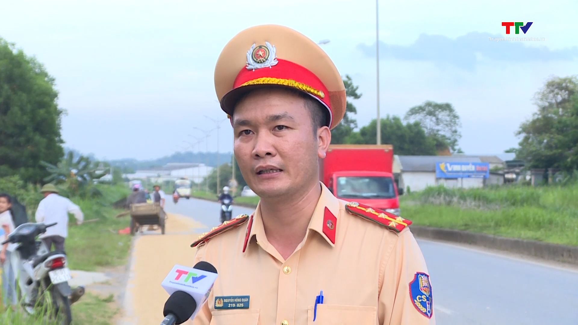 Chấn chỉnh tình trạng phơi nông sản trên đường- Ảnh 3. Chấn chỉnh tình trạng phơi nông sản trên đường- Ảnh 3.