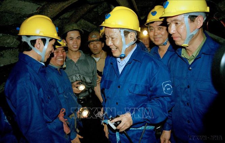 Đồng chí Trần Đức Lương - Nhà lãnh đạo có nhiều đóng góp quan trọng cho sự nghiệp đổi mới, phát triển đất nước và bảo vệ Tổ quốc- Ảnh 2. Đồng chí Trần Đức Lương - Nhà lãnh đạo có nhiều đóng góp quan trọng cho sự nghiệp đổi mới, phát triển đất nước và bảo vệ Tổ quốc- Ảnh 2.