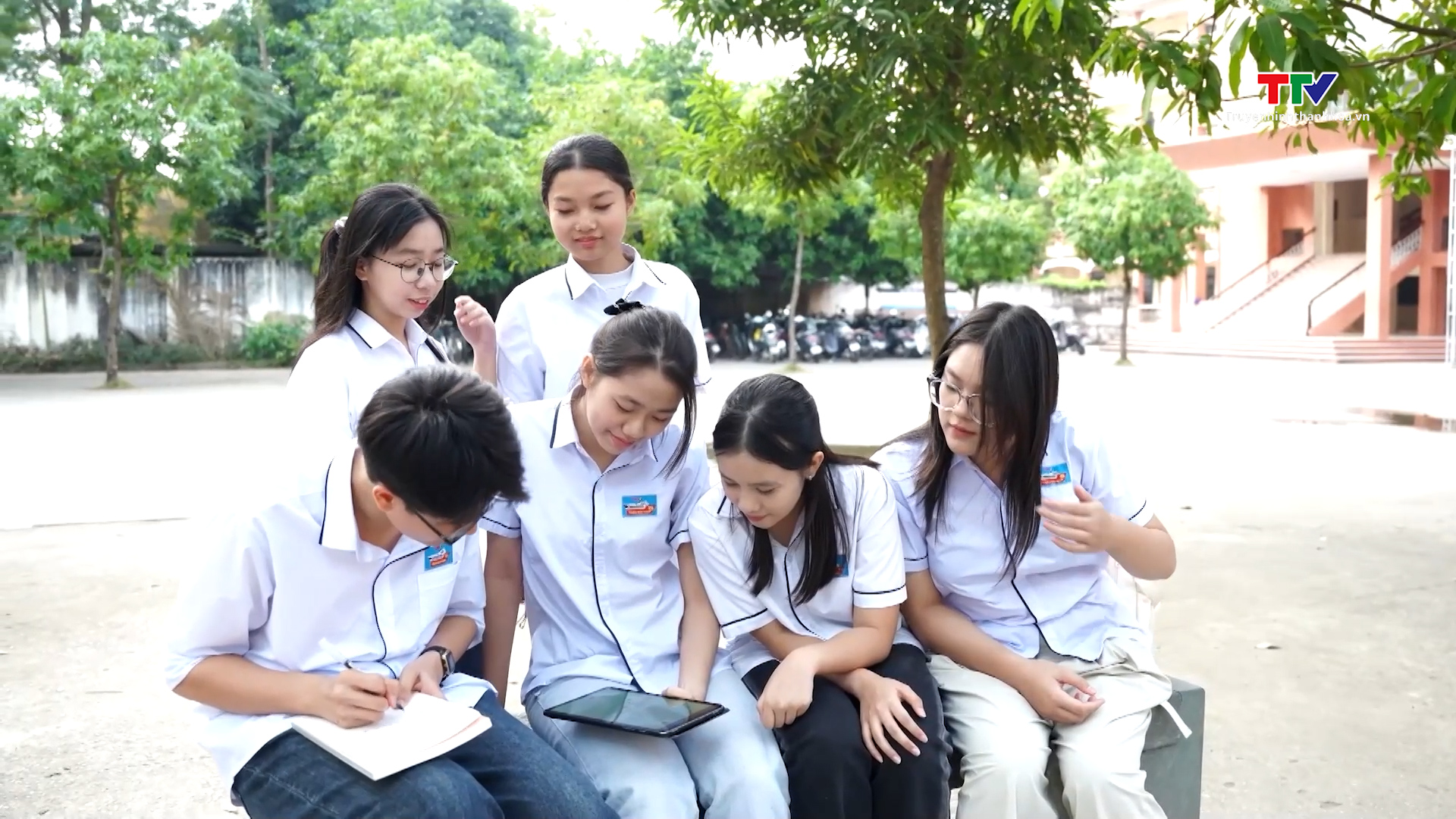 Xúc cảm học sinh cuối cấp- Ảnh 8. Xúc cảm học sinh cuối cấp- Ảnh 8.