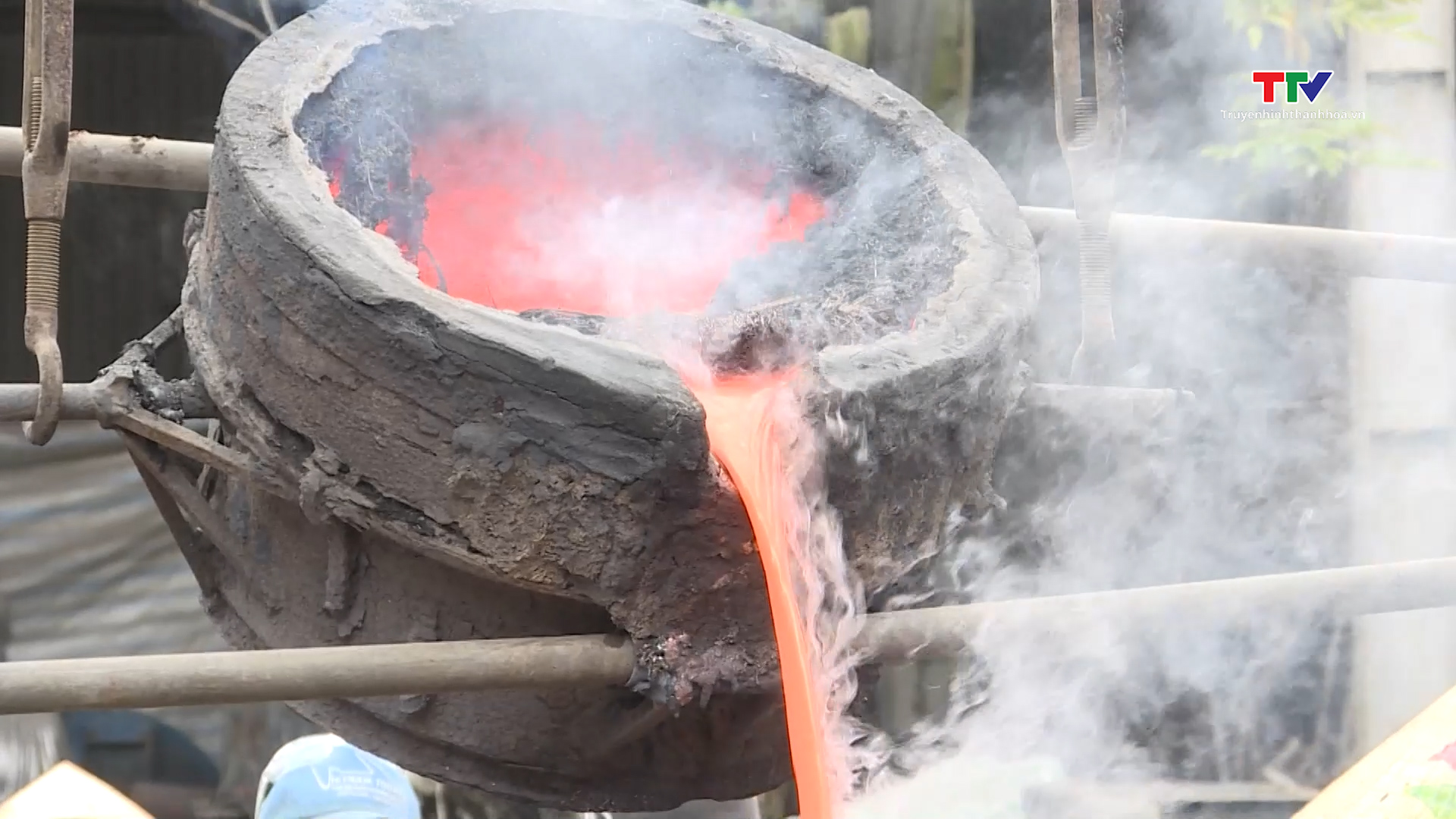 Hội Di sản Văn hóa và Cổ vật Thanh Hoa đúc trống đồng tặng tỉnh Cà Mau
- Ảnh 3. Hội Di sản Văn hóa và Cổ vật Thanh Hoa đúc trống đồng tặng tỉnh Cà Mau
- Ảnh 3.