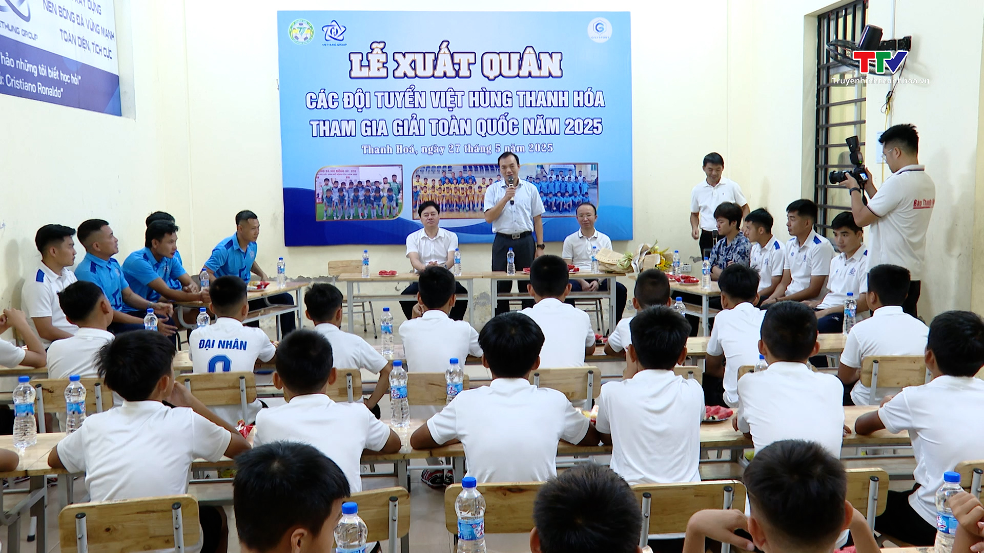 Đội U9 và U11 Việt Hùng Thanh Hoá xuất quân tham dự các giải bóng đá toàn quốc năm 2025- Ảnh 1. Đội U9 và U11 Việt Hùng Thanh Hoá xuất quân tham dự các giải bóng đá toàn quốc năm 2025- Ảnh 1.