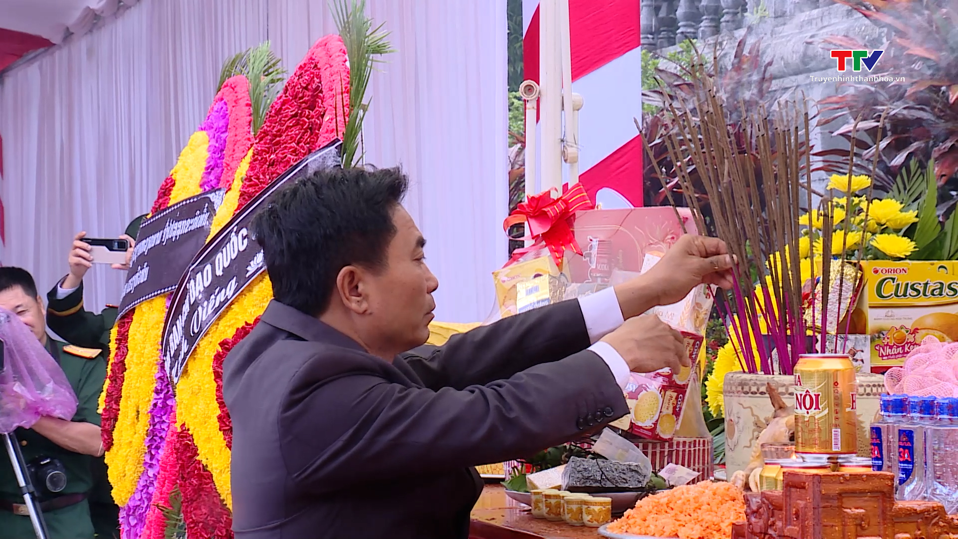Lễ truy điệu, an táng 21 hài cốt liệt sĩ Việt Nam hy sinh tại Lào- Ảnh 2. Lễ truy điệu, an táng 21 hài cốt liệt sĩ Việt Nam hy sinh tại Lào- Ảnh 2.