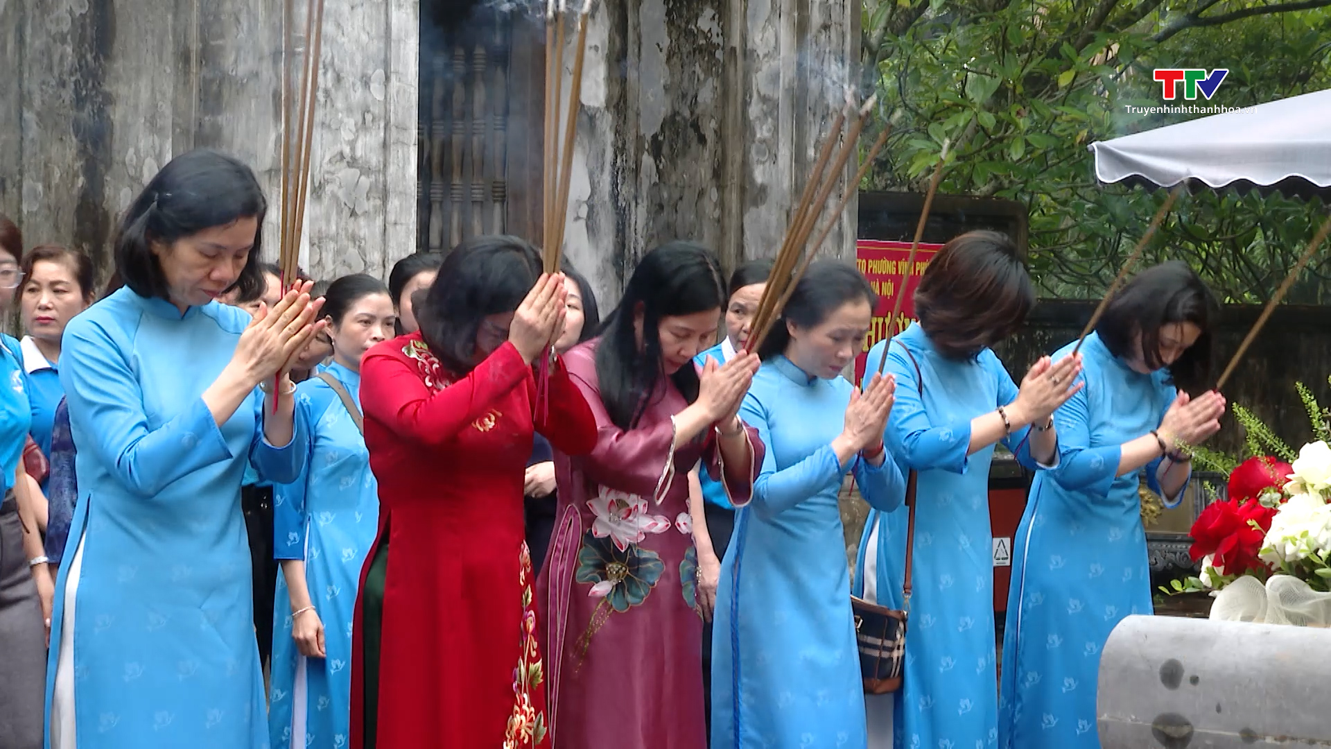 Đoàn công tác Hội Liên hiệp Phụ nữ Việt Nam dâng hương tri ân Bà Triệu, Chủ tịch Hồ Chí Minh, Mẹ Việt Nam anh hùng và các anh hùng liệt sĩ - Ảnh 1. Đoàn công tác Hội Liên hiệp Phụ nữ Việt Nam dâng hương tri ân Bà Triệu, Chủ tịch Hồ Chí Minh, Mẹ Việt Nam anh hùng và các anh hùng liệt sĩ - Ảnh 1.