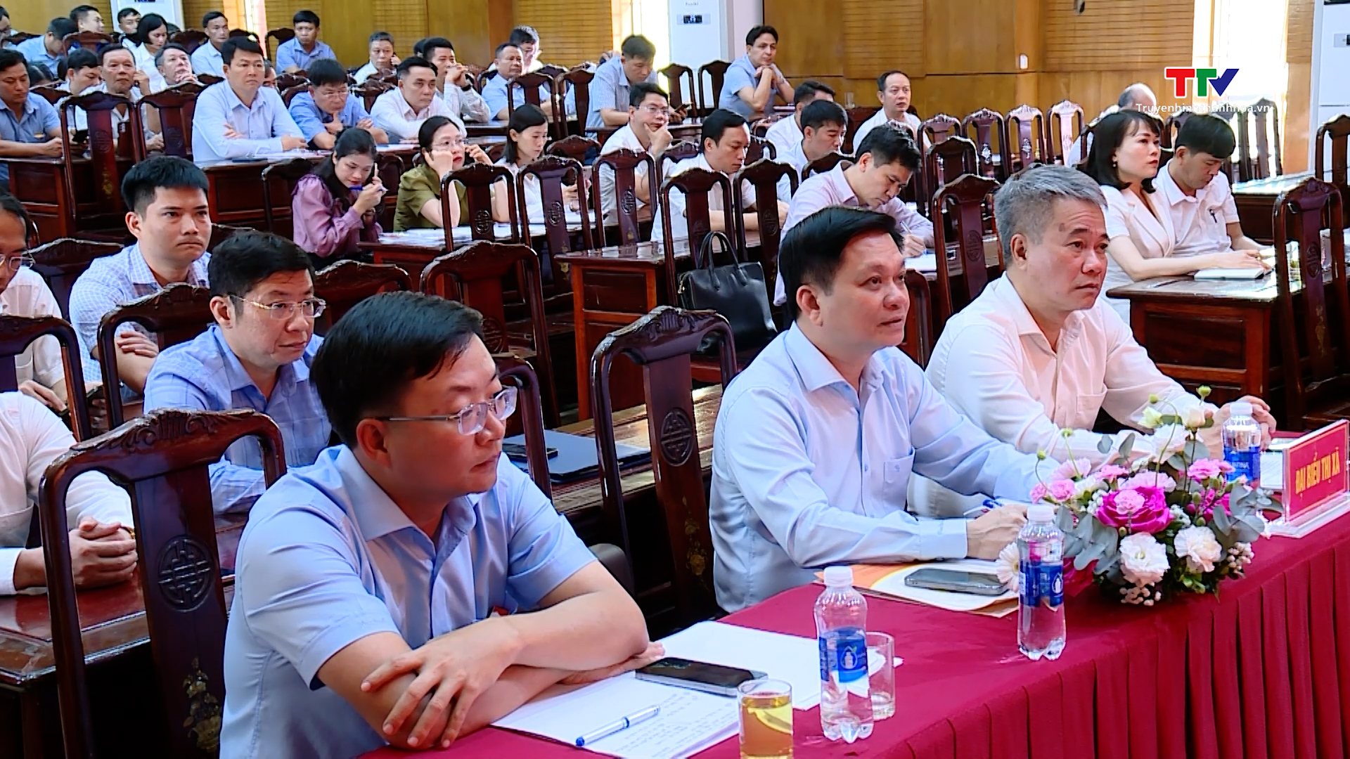 Chủ tịch UBND tỉnh Đỗ Minh Tuấn tiếp xúc cử tri thị xã Nghi Sơn- Ảnh 2. Chủ tịch UBND tỉnh Đỗ Minh Tuấn tiếp xúc cử tri thị xã Nghi Sơn- Ảnh 2.