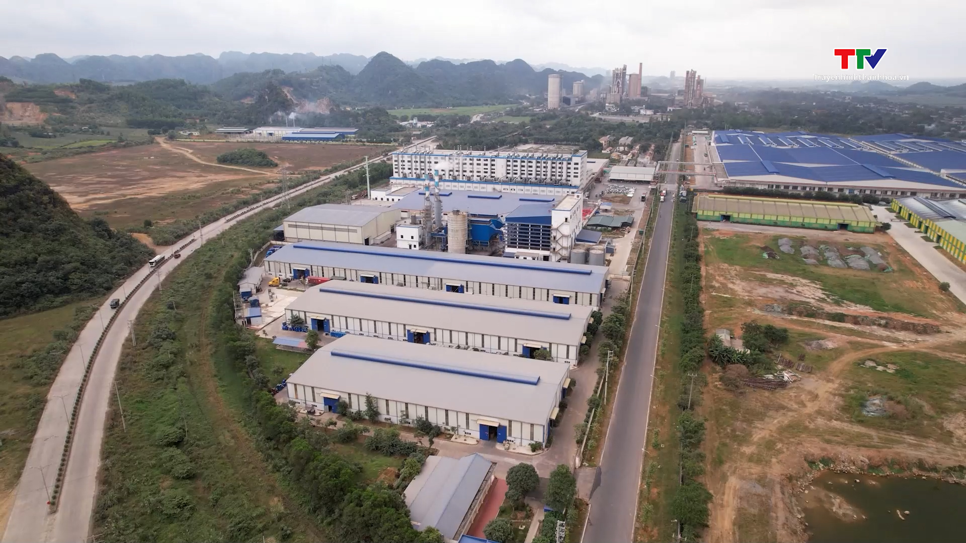 Ký kết hợp đồng cho thuê đất triển khai dự án Nhà máy sản xuất nguyên liệu xanh Bỉm Sơn- Ảnh 1. Ký kết hợp đồng cho thuê đất triển khai dự án Nhà máy sản xuất nguyên liệu xanh Bỉm Sơn- Ảnh 1.