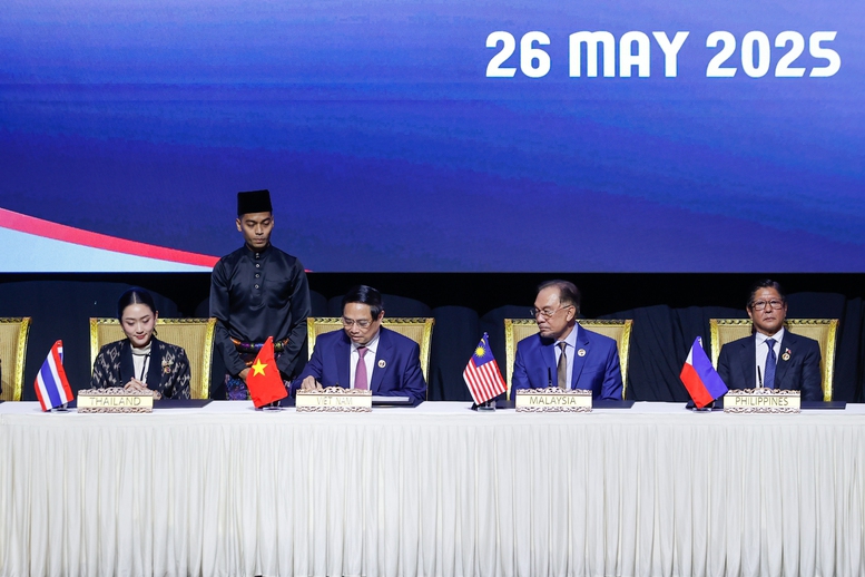 Chuyến công tác của Thủ tướng tại Malaysia: Tầm nhìn mới, tương lai mới- Ảnh 10. Chuyến công tác của Thủ tướng tại Malaysia: Tầm nhìn mới, tương lai mới- Ảnh 10.