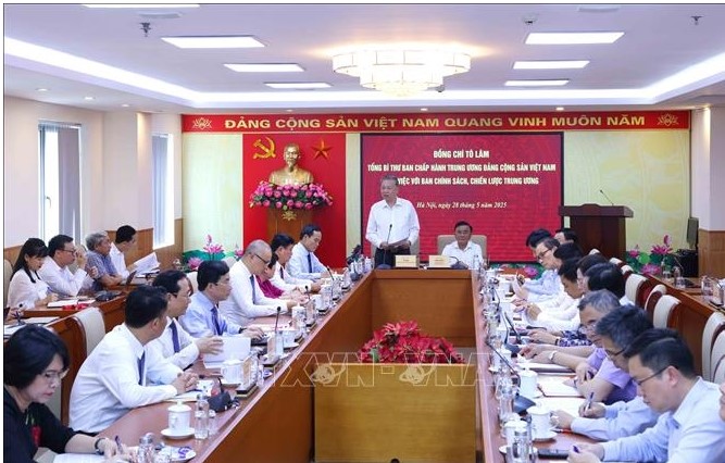 Tổng Bí thư Tô Lâm: Tạo sự kết nối hiệu quả hơn giữa thị trường vàng trong nước và thị trường quốc tế
- Ảnh 2. Tổng Bí thư Tô Lâm: Tạo sự kết nối hiệu quả hơn giữa thị trường vàng trong nước và thị trường quốc tế
- Ảnh 2.