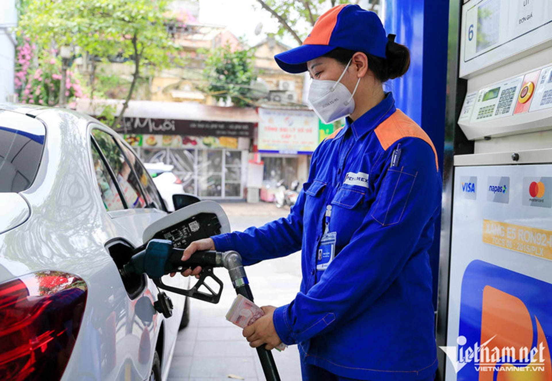 Giá xăng tăng, dầu diesel giảm- Ảnh 1. Giá xăng tăng, dầu diesel giảm- Ảnh 1.