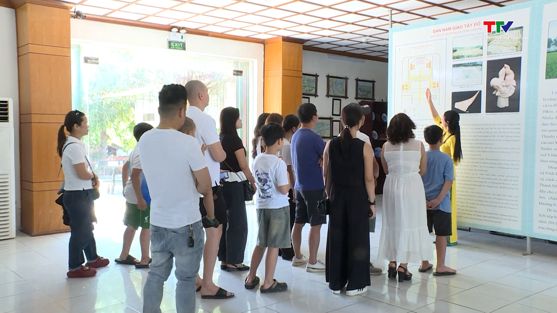 Di sản thế giới Thành Nhà Hồ đón hơn 10 nghìn khách đến tham quan- Ảnh 2. Di sản thế giới Thành Nhà Hồ đón hơn 10 nghìn khách đến tham quan- Ảnh 2.