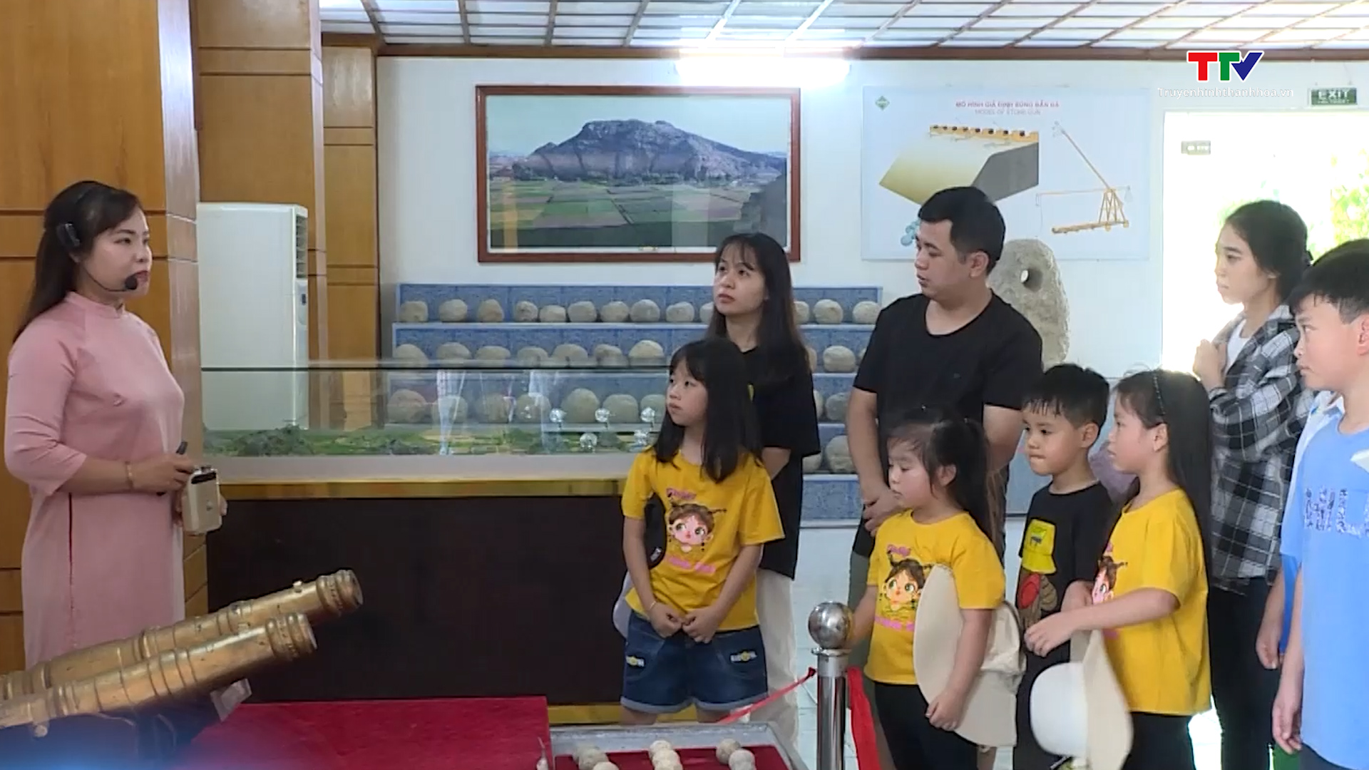 Di sản thế giới Thành Nhà Hồ đón hơn 10 nghìn khách đến tham quan- Ảnh 1. Di sản thế giới Thành Nhà Hồ đón hơn 10 nghìn khách đến tham quan- Ảnh 1.