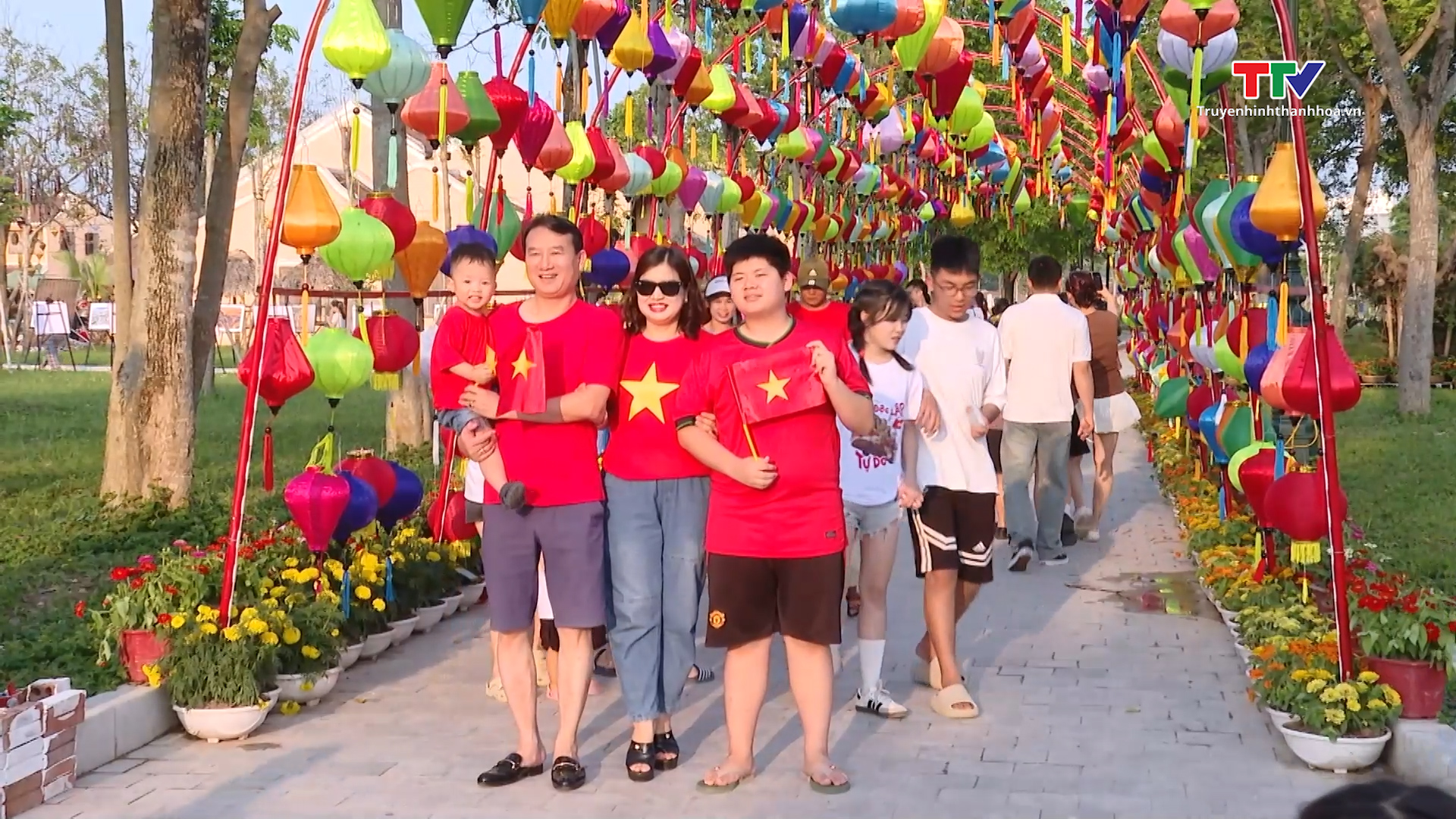 Các điểm đến tại thành phố thu hút đông đảo du khách dịp nghỉ lễ- Ảnh 6. Các điểm đến tại thành phố thu hút đông đảo du khách dịp nghỉ lễ- Ảnh 6.