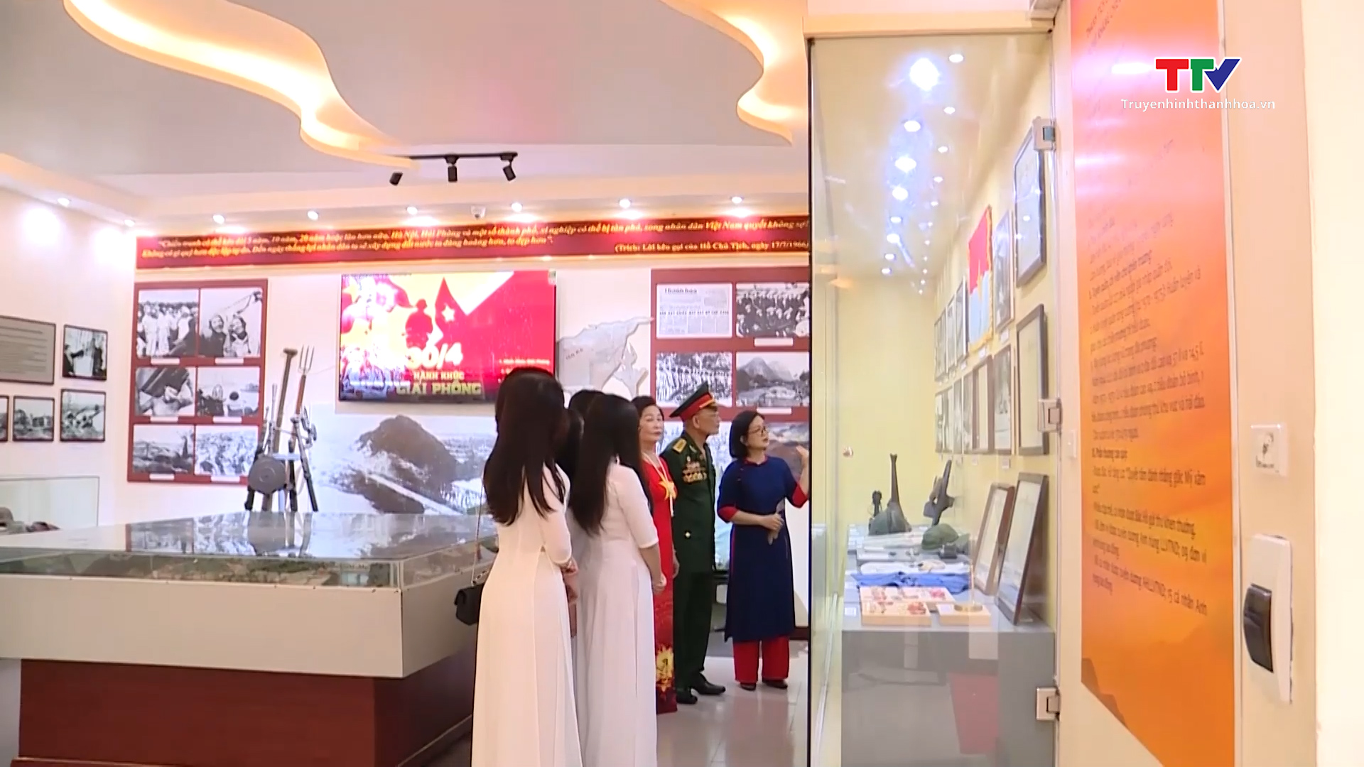 Các điểm đến tại thành phố thu hút đông đảo du khách dịp nghỉ lễ- Ảnh 4. Các điểm đến tại thành phố thu hút đông đảo du khách dịp nghỉ lễ- Ảnh 4.