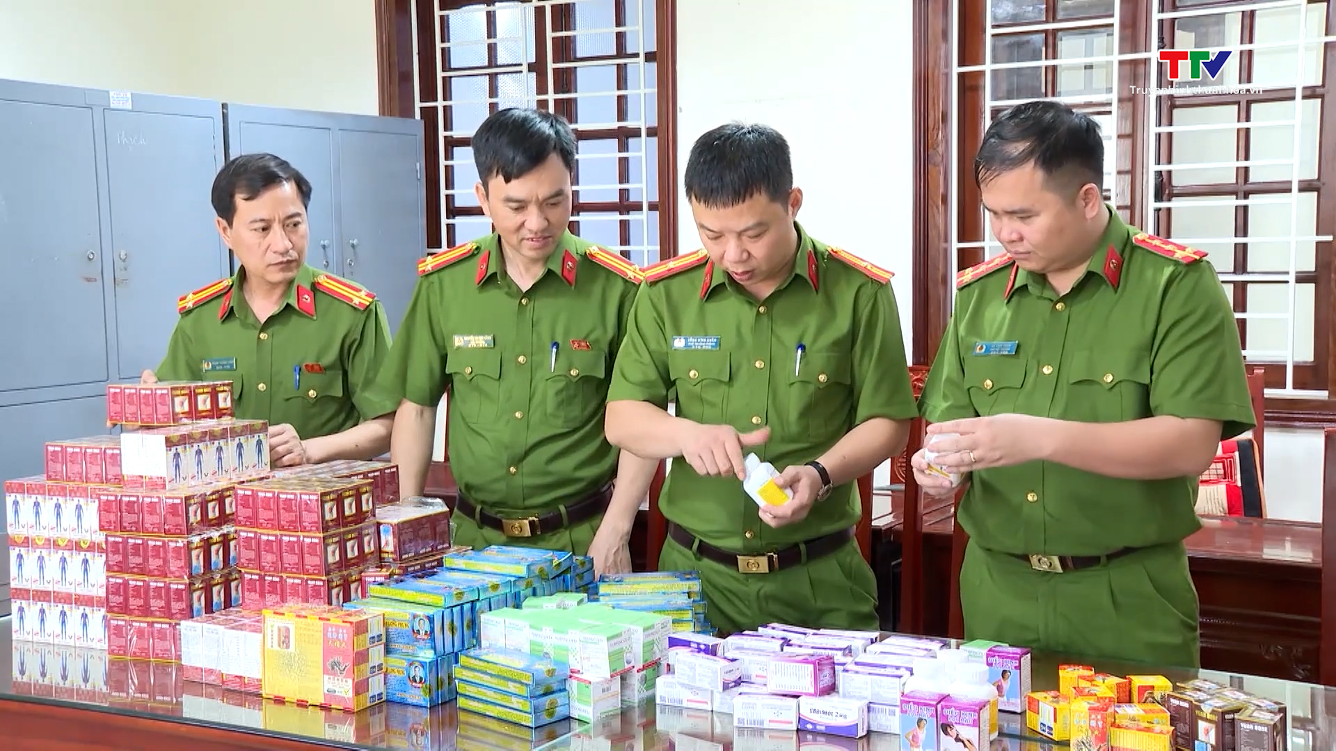 Phó Thủ tướng Chính phủ chỉ đạo xử lý vấn đề thuốc chữa bệnh giả- Ảnh 1. Phó Thủ tướng Chính phủ chỉ đạo xử lý vấn đề thuốc chữa bệnh giả- Ảnh 1.