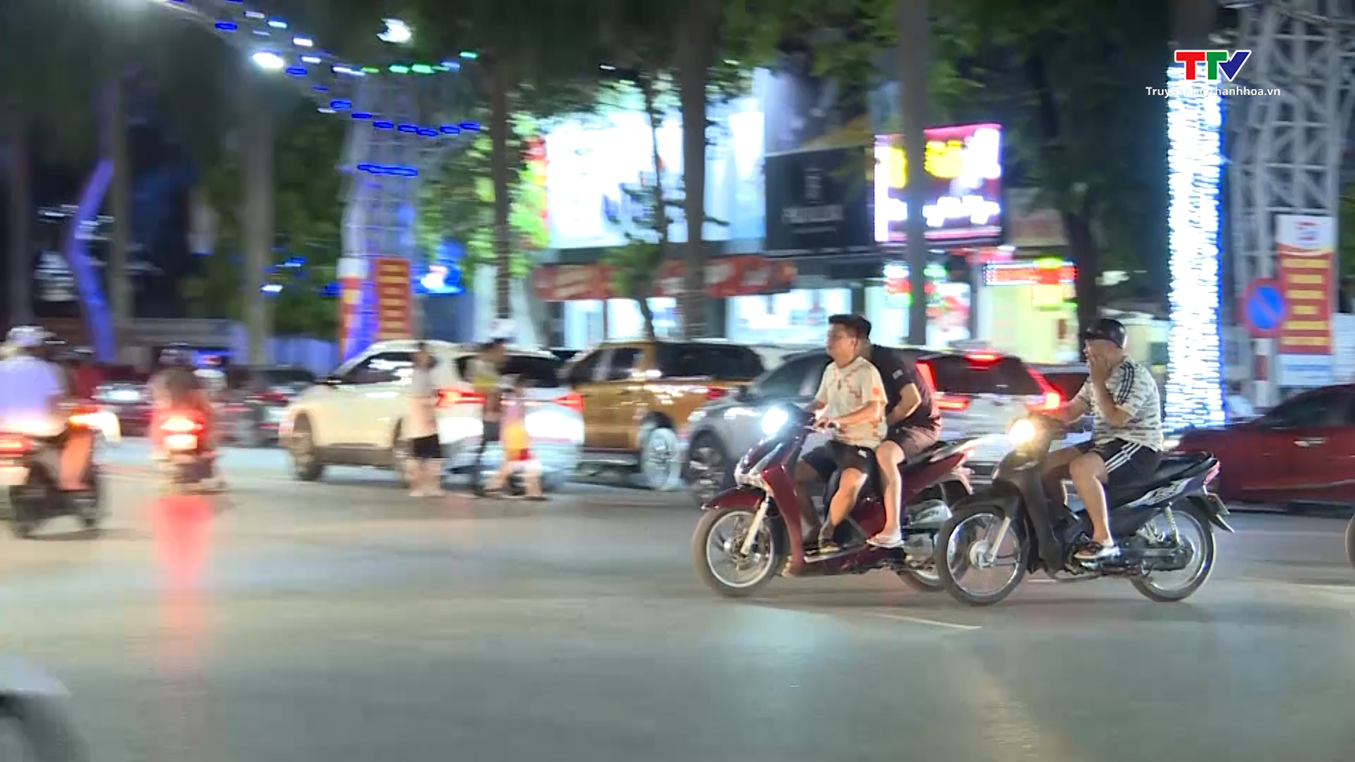 Vẫn còn nhiều vi phạm giao thông dịp nghỉ lễ- Ảnh 3. Vẫn còn nhiều vi phạm giao thông dịp nghỉ lễ- Ảnh 3.