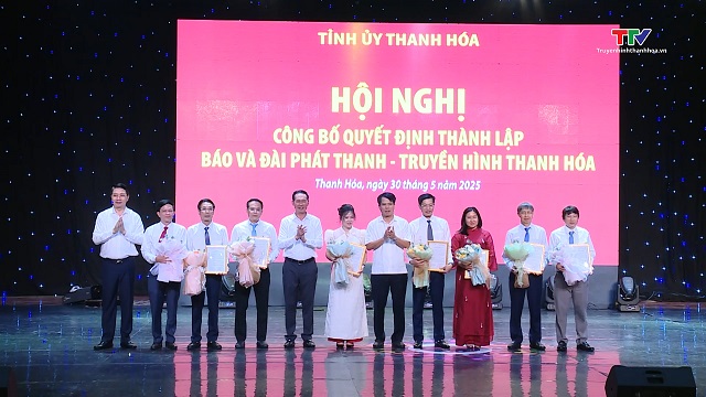 Công bố Quyết định thành lập Báo và Đài Phát thanh - Truyền hình Thanh Hoá- Ảnh 2. Công bố Quyết định thành lập Báo và Đài Phát thanh - Truyền hình Thanh Hoá- Ảnh 2.